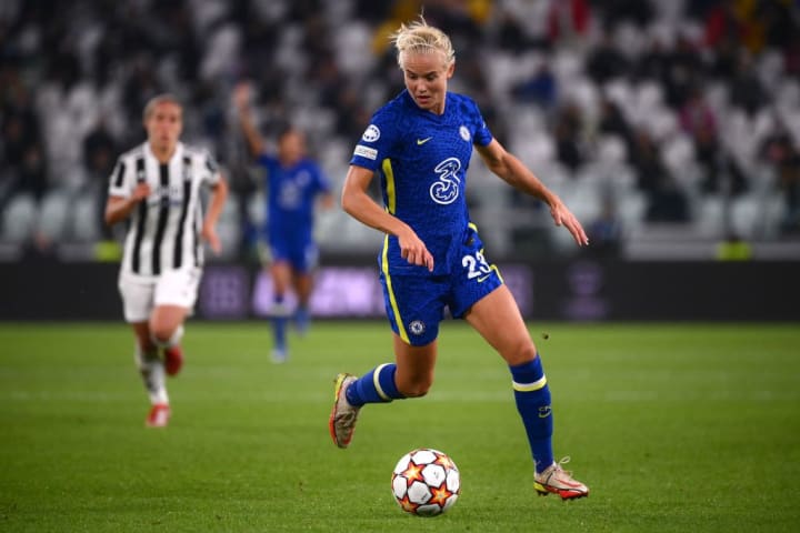 Pernille Harder là cầu thủ xuất sắc nhất của Chelsea