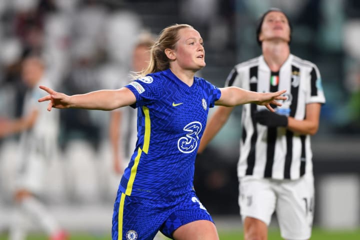 Erin Cuthbert khai thông thế bế tắc cho Chelsea