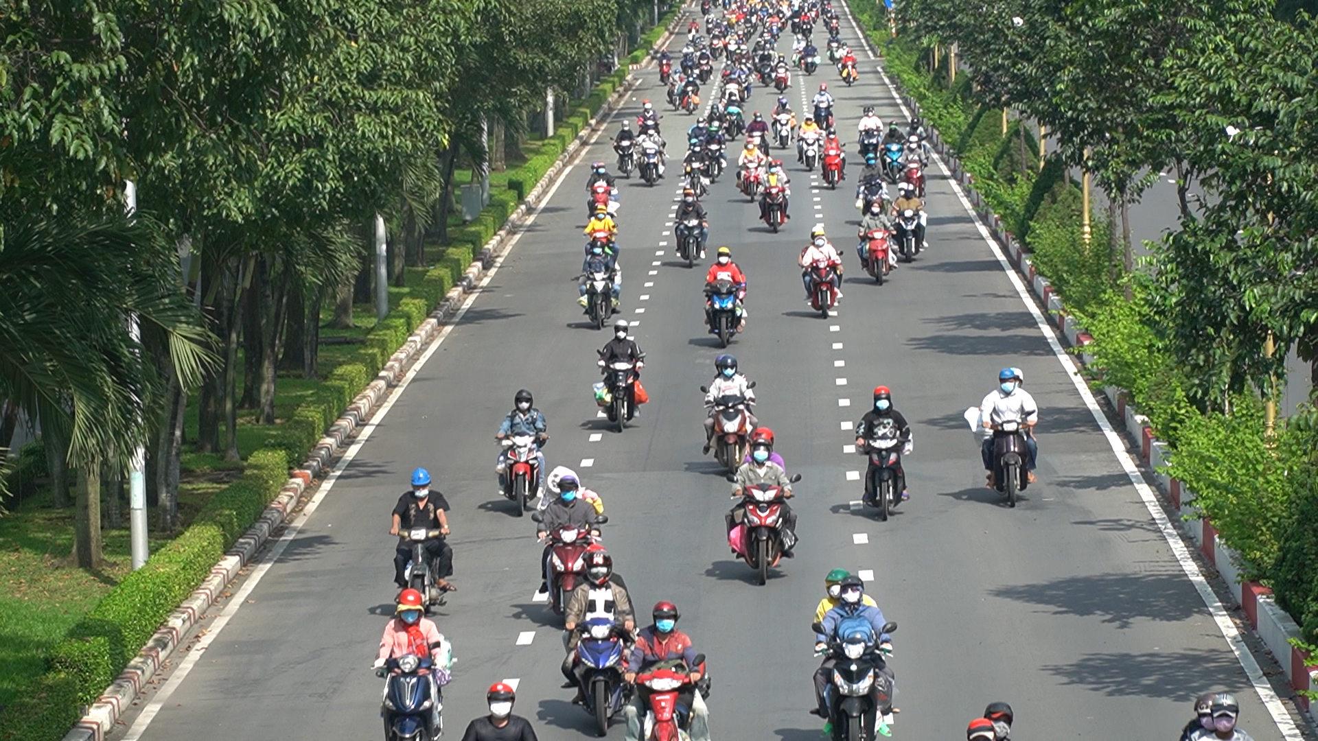 Đồng Nai dẫn 4 nhóm xe máy về quê