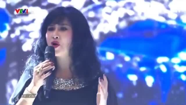 Thanh Lam hát 
